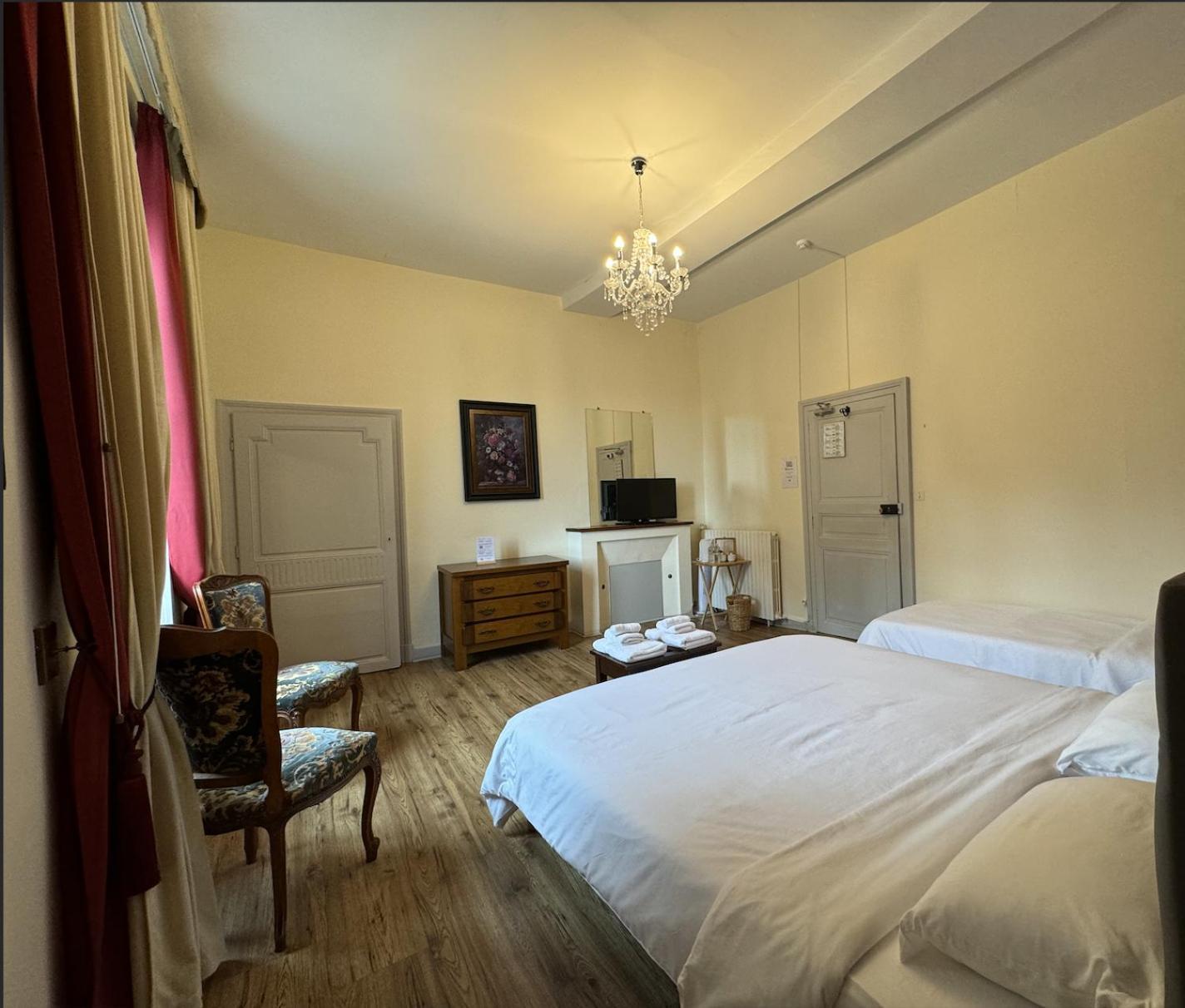 Hotel De France Et De Russie Thiviers Esterno foto
