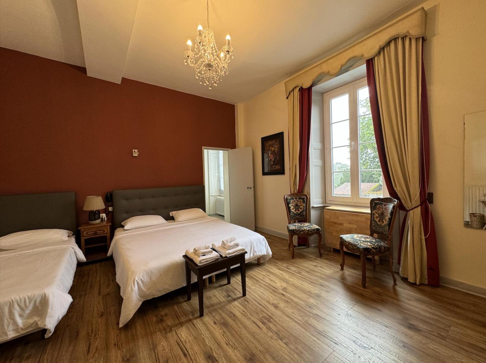 Hotel De France Et De Russie Thiviers Esterno foto