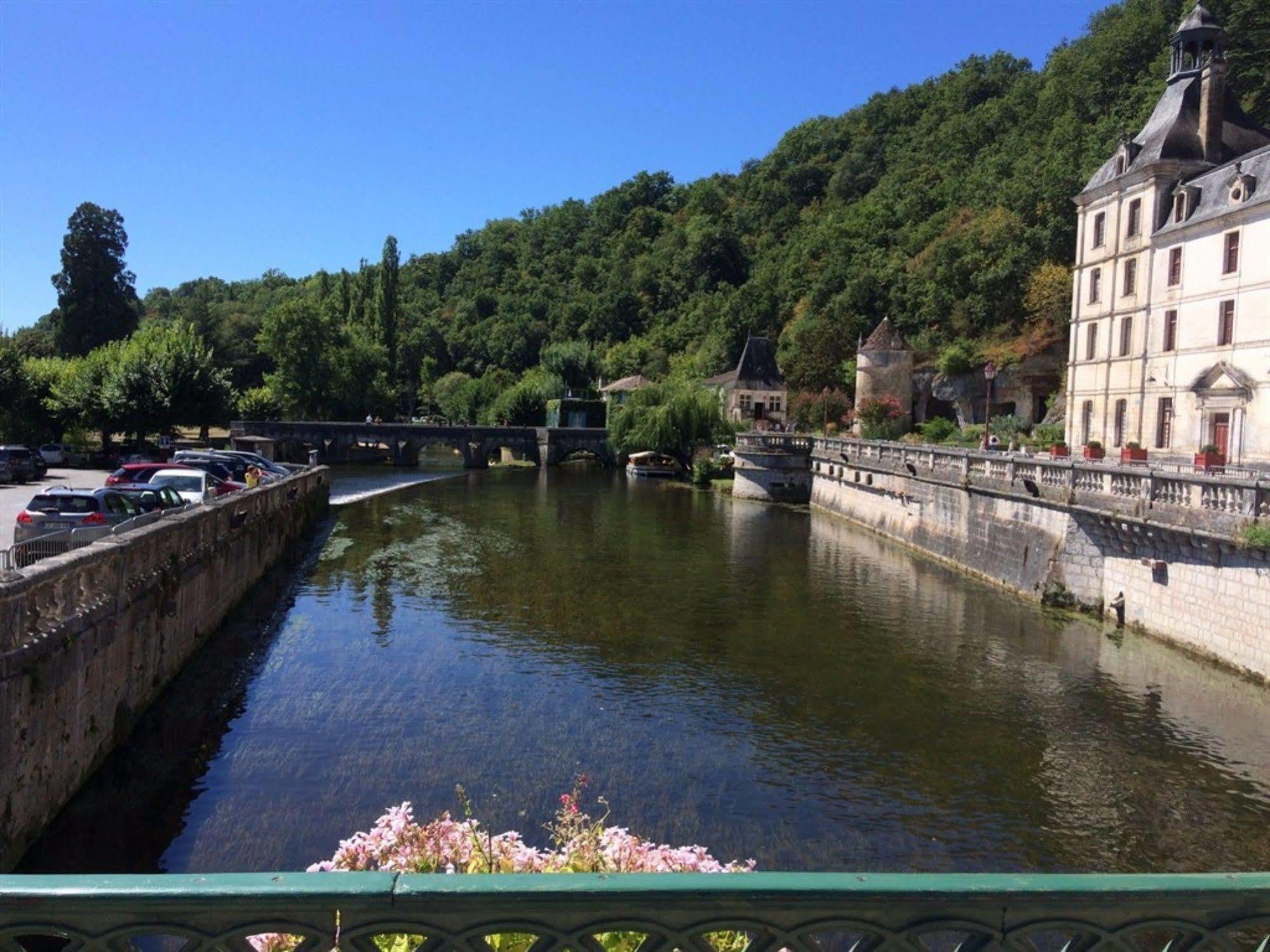 Hotel De France Et De Russie Thiviers Esterno foto